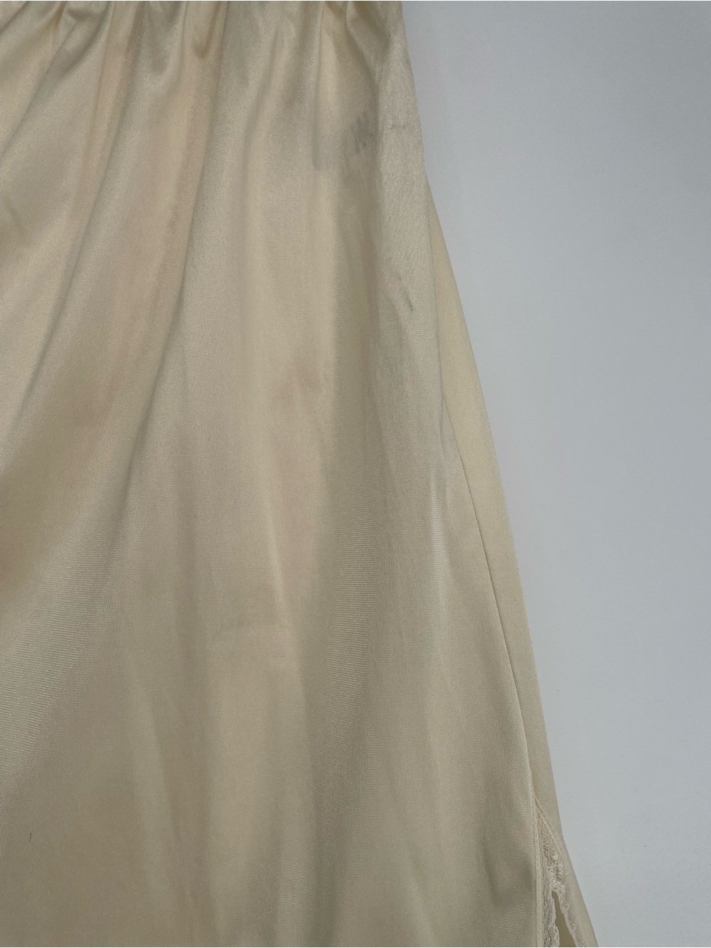 Vintage Vanity Fair Cream Nylon Half Slip
With Wide Lace Hem & Side Slit - Picture 4 of 8